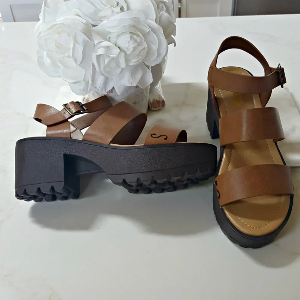 NEW! SODA Account LUG SOLE Platform SANDAL SZ 9